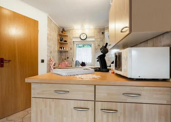 Semesterbostad Tranquil Stay, Guentersberge *